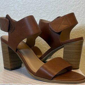 Bundle of 2 heels
